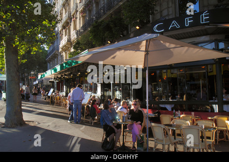 Paris Frankreich, 8. Arrondissement, Place Alma, Le Grand Corona, Café, Restaurant Restaurants Essen Essen Essen Essen Café Cafés, Küche, Essen, Brasserie, im Freien seitlich Stockfoto