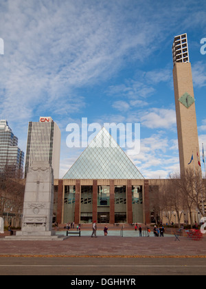 Ein Blick von Edmonton City Hall am 1 Sir Winston Churchill Square in Edmonton, Alberta, Kanada. Stockfoto