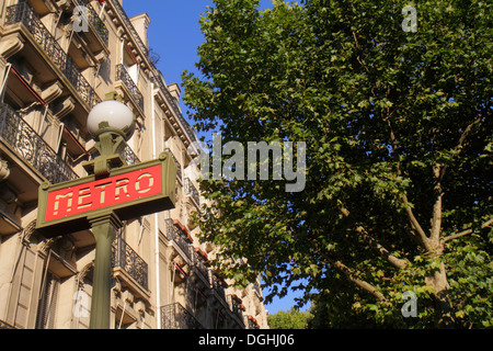 Paris Frankreich, 8. Arrondissement, Place Alma, U-Bahn-Station Alma Marceau Linie 9, U-Bahn, Zug, Schild, Eingang, Haussmann-Eigentumswohnung, Wohnanlage, Wohnung, AP Stockfoto