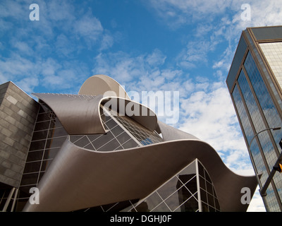 Ein Blick auf beeindruckende Art Gallery of Alberta (AGA) bei 2 Sir Winston Churchill Square in der Innenstadt von Edmonton, Alberta, Kanada. Stockfoto