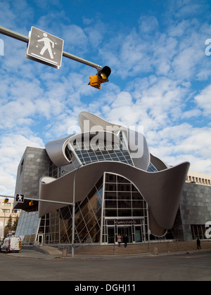 Ein Blick auf beeindruckende Art Gallery of Alberta (AGA) bei 2 Sir Winston Churchill Square in der Innenstadt von Edmonton, Alberta, Kanada. Stockfoto