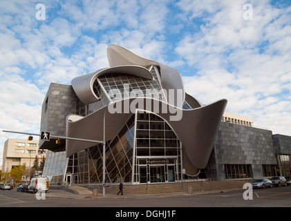 Ein Blick auf beeindruckende Art Gallery of Alberta (AGA) bei 2 Sir Winston Churchill Square in der Innenstadt von Edmonton, Alberta, Kanada. Stockfoto