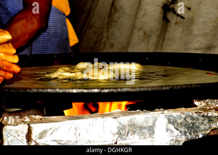 Indian Street Food, Suppen, gebratene, ölig, Braten, indisches Essen Stockfoto