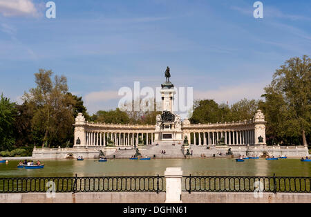 Denkmal für König Alfonso XII. im Rücken, Madrid, Spanien, Europa Stockfoto