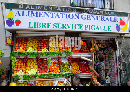 Paris Frankreich,9. Arrondissement,Place Pigalle,Produkte,Verkäufer Stände Stände Stand Markt Markt,Gemüsehändler,Stall,Obst,Display Verkauf klein Stockfoto