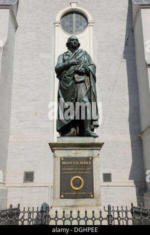 Johann Gottfried von Herder-Denkmal vor der Herder-Kirche, Stadt Kirche St. Peter und Paul, Weimar, Thüringen, Deutschland Stockfoto