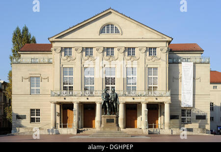 Deutsches Nationaltheater, Goethe-Schiller-Denkmal, Weimar, Thüringen, Deutschland Stockfoto