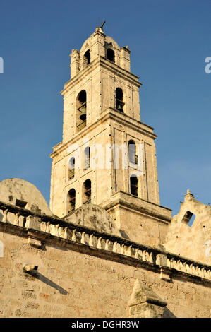 Turm der Basilica de San Francisco de Asis, Altstadt Habana Vieja, UNESCO-Weltkulturerbe, Havanna, Kuba, Caribbean Stockfoto