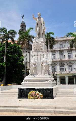 Denkmal für den Schriftsteller und Nationalheld Jose Marti, Altstadt Habana Vieja, UNESCO-Weltkulturerbe, Havanna, Kuba, Caribbean Stockfoto