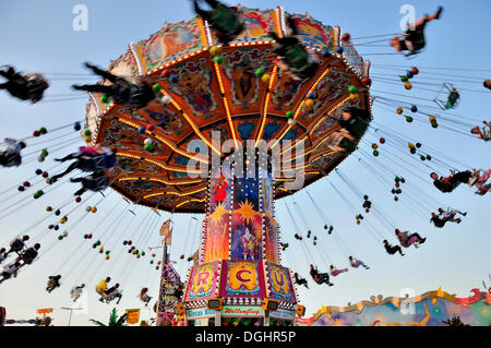 Kettenkarussell oder Kette Karussell "Wellenflug", Oktoberfest, München, Bayern Stockfoto