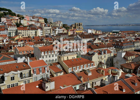 Blick über die Altstadt Alfama Richtung Tejo, Lissabon, Portugal, Europa, Lissabon, Portugal Stockfoto