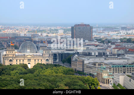 Blick auf den Reichstag von der Aussichtsplattform Panoramapunkt am Potsdamer Platz, Berlin Stockfoto