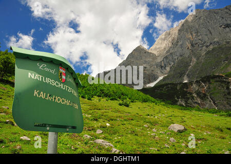 Schild, Schriftzug "Biotope", Deutsch "Naturschutzgebiet", Hochkönig-Massivs, Mühlbach, Salzburg, Austria, Europe Stockfoto