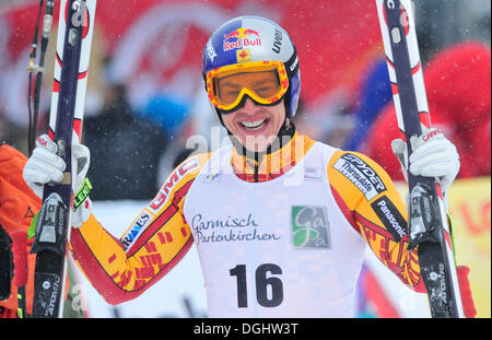 Eric Guay, Gewinner, Sieger im Super-g Gesamtwertung, kleine Kristallkugel als Preis, Ski-Weltcup Super-G 2010 Stockfoto