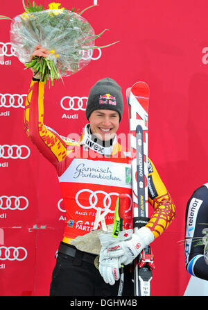 Eric Guay, Gewinner, Sieger im Super-g Gesamtwertung, kleine Kristallkugel als Preis, Ski-Weltcup Super-G 2010 Stockfoto