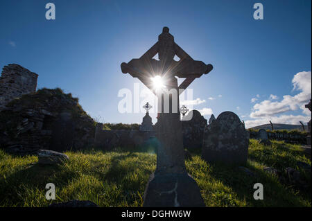 Keltisches Kreuz, Ballinskelligs Priory, Ring of Kerry, Ballinskelligs, County Kerry, Irland, Europa Stockfoto