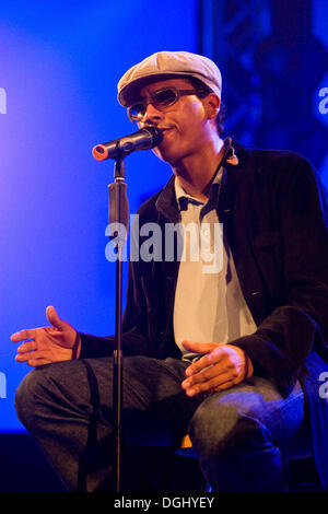 Xavier Naidoo, Sänger der deutschen Band Soehne Mannheims live auf das Blue Balls Festival im Konzertsaal des KKL Stockfoto