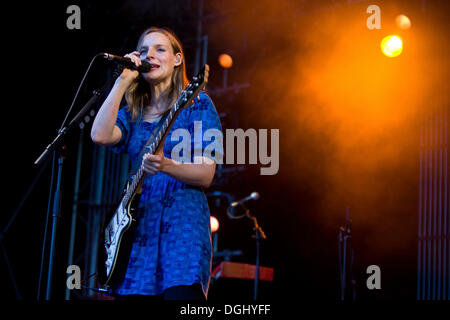 Judith Holofernes, Sängerin der deutschen Pop-Rock-Band Wir Sind Helden, Leben auf dem Heitere Open Air in Zofingen, Schweiz Stockfoto