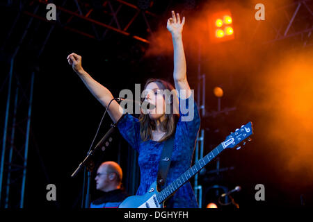 Judith Holofernes, Sängerin der deutschen Pop-Rock-Band Wir Sind Helden, Leben auf dem Heitere Open Air in Zofingen, Schweiz Stockfoto