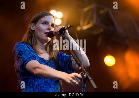 Judith Holofernes, Sängerin der deutschen Pop-Rock-Band Wir Sind Helden, Leben auf dem Heitere Open Air in Zofingen, Schweiz Stockfoto