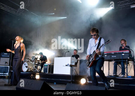 Die belgische Trip Hop Band Hooverphonic, Leben auf dem Heitere Open Air in Zofingen, Schweiz Stockfoto