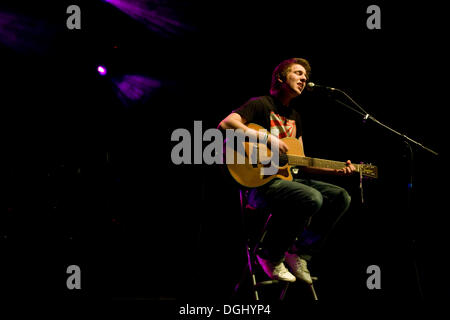 Britischer Sänger und Songschreiber Mike Dignam Leben in den Konzertsälen Schueuer, Luzern, Schweiz Stockfoto