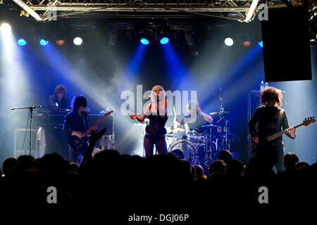 Die belgische Band Vive la Fête live im Konzertsaal Schueuer, Luzern, Schweiz Stockfoto