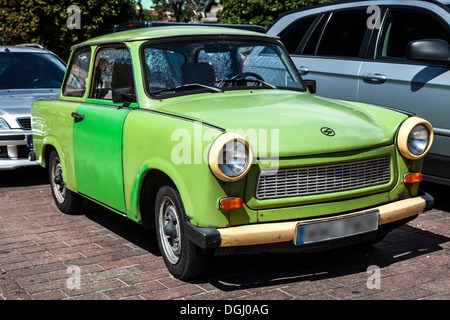 Eine alte grüne Trabant 601 gemacht ein Auto in der DDR in der sozialistischen Ära und jetzt ein Klassiker. Stockfoto