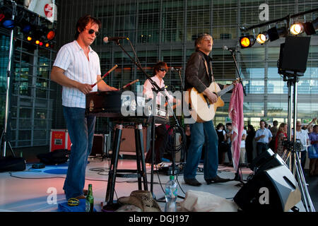 Cowboys auf Schmiere Durchführung live auf das Blue Balls Festival, Platz vor dem KKL in Luzern, Schweiz, Europa Stockfoto