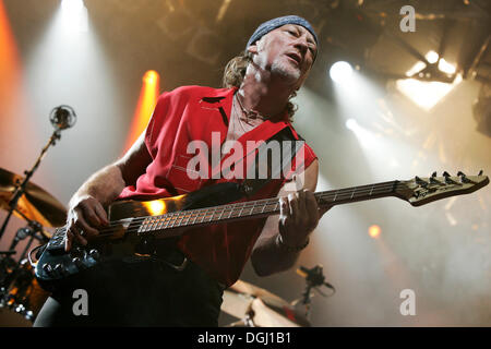 Roger Glover, Bassist der britischen Rockband Deep Purple live auf dem Spirit of Music Open-Air-Festival in Uster, Zürich Stockfoto