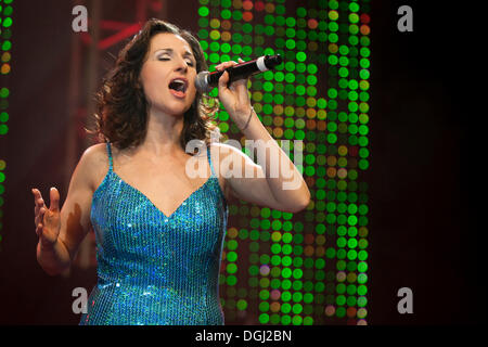 Deutsche Schlager Duo Geschwister Hofmann die live bei der 10. Schlager-Night in der neuen Festhalle Allmend, Luzern Stockfoto