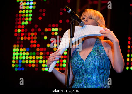 Deutsche Schlager Duo Geschwister Hofmann die live bei der 10. Schlager-Night in der neuen Festhalle Allmend, Luzern Stockfoto