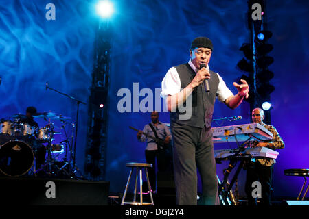 Al Jarreau, Leben der US amerikanischen Jazz, Pop und Rhythm And Blues-Sänger und Songwriter auf das Blue Balls Festival im Konzert Stockfoto