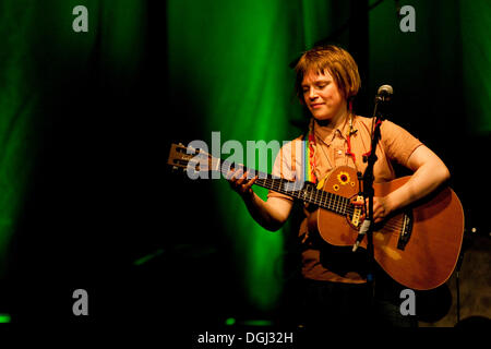 Wallis Bird, irische Sänger-Songwriter und Musiker, live auf der Schueuer, Luzern, Schweiz, Europa Stockfoto