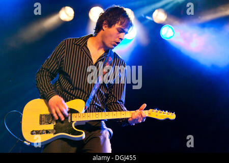 Philip Rhyner, Gitarrist der Schweizer Band Delilah, die live im Schueuer Concert Hall, Luzern, Schweiz, Europa Stockfoto