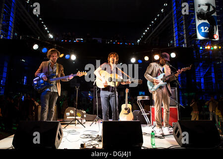 Der britische Singer-Songwriter Jack Savoretti Liveauftritte außerhalb KKL Plaza am Blue Balls Festival, Luzern, Schweiz Stockfoto