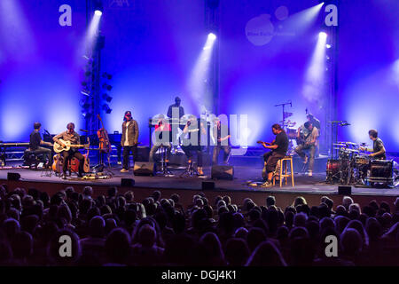 Die deutsche Band Soehne Mannheims spielen live an das Blue Balls Festival im Konzertsaal des KKL Luzern Stockfoto