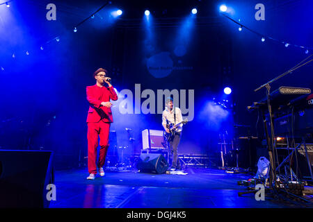 Schweizer Rapper und Performance Poet Kutti MC die live bei der KKL Luzernersaal während das Blue Balls Festival in Luzern Stockfoto