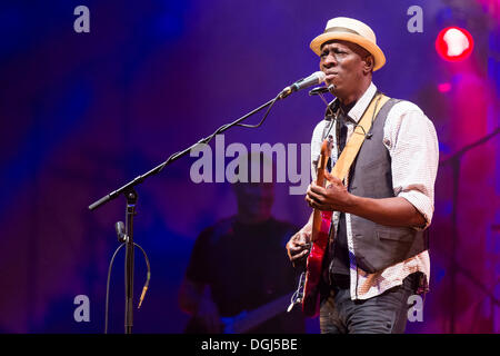 Keb 'Mo', US-amerikanischer Blues-Sänger, Gitarrist und Songwriter, die live im Konzertsaal des KKL, Blue Balls Festival Stockfoto