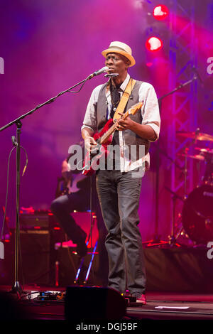 Keb 'Mo', US-amerikanischer Blues-Sänger, Gitarrist und Songwriter, die live im Konzertsaal des KKL, Blue Balls Festival Stockfoto