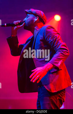 Der deutsche Reggae-Sänger und Musiker Tilmann Otto, auch bekannt als "Gentleman" die live im Luzerner Saal des KKL Stockfoto