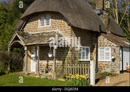 Kleine strohgedeckte Häuschen im ländlichen Wiltshire UK Stockfoto