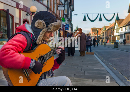 Ein Straßenmusiker klassische Gitarre in London. Stockfoto