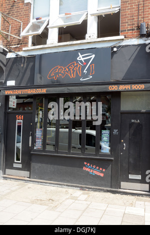 Graffiti-Bar und Restaurant auf Garratt Lane in wohlhabenden und gentrifizierten Earlsfield Süd-West London sw18 Stockfoto