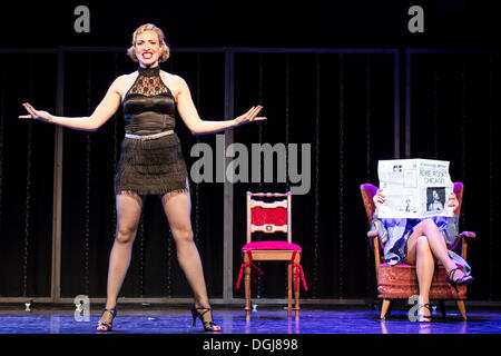 Musical "Chicago" mit Natascha Cecillia Hill als Velma Kelly und Annette Krossa als Roxie Hart, live-performance Stockfoto