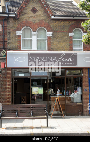 Marina-Fisch-Restaurant am Garratt Lane in wohlhabenden und gentrifizierten Earlsfield Süd-West London sw18 Stockfoto