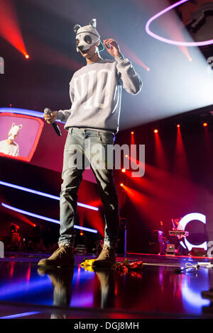 Deutscher Rapper und Sänger Carlo Waibel, aka CRO, Handball live bei Energy Stars For Free im Hallenstadion, Zürich, Schweiz Stockfoto