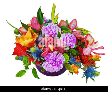 Blumenstrauß von Orchideen, gladiolussy und Nelken Anordnung Herzstück in blauem Glasvase isoliert auf weißem Hintergrund. Stockfoto