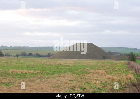 Silbury Hill späten neolithischen heiligen Mann gemacht Mound Avebury Marlborough Wiltshire Ausdruck der Göttin in der Landschaft Stockfoto