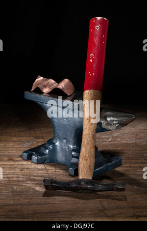 Umformtechnik-tools und Kupfer Arbeit geschmiedet. Stockfoto